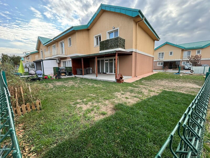 Cosmopolis vila 4 cam. 3 bai, 142 mp, curte 200 mp