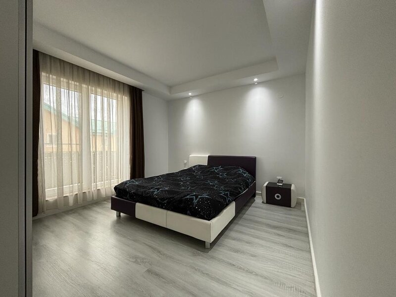 Cosmopolis vila 4 cam. 3 bai, 142 mp, curte 200 mp