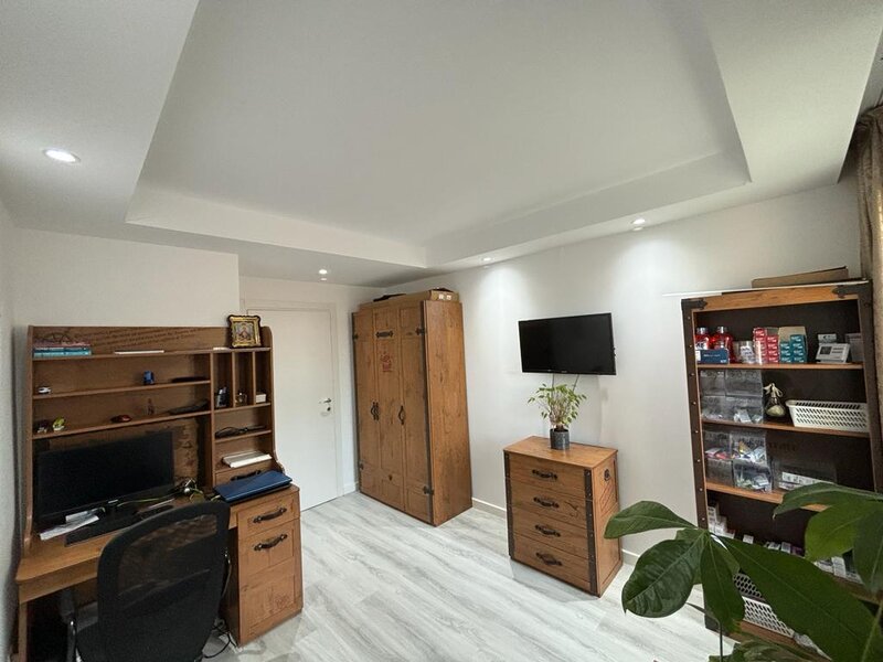 Cosmopolis vila 4 cam. 3 bai, 142 mp, curte 200 mp