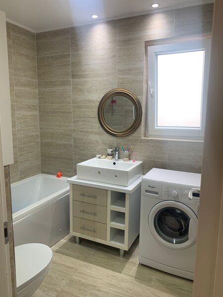 Cosmopolis vila 4 cam. 3 bai, 142 mp, curte 200 mp